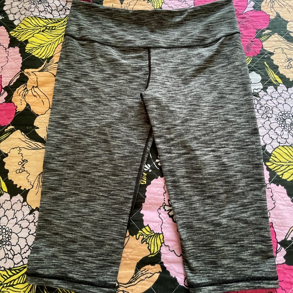 Victoria’s Secret Sport knockout grey crops